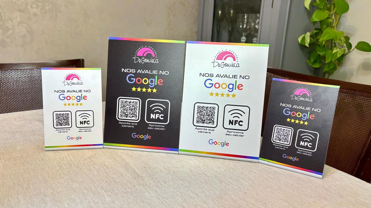 Plaquinhas de avaliação Google entregues, modelo pequeno e grande, com QR Code e NFC